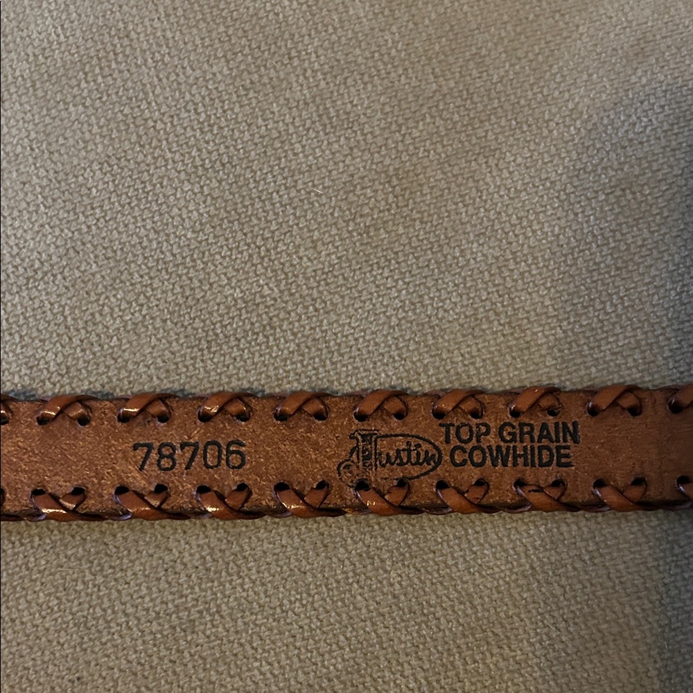 Justin Tan Leather Belt with Ornate Silver Buckle like new size 28 - Picture 2 of 7